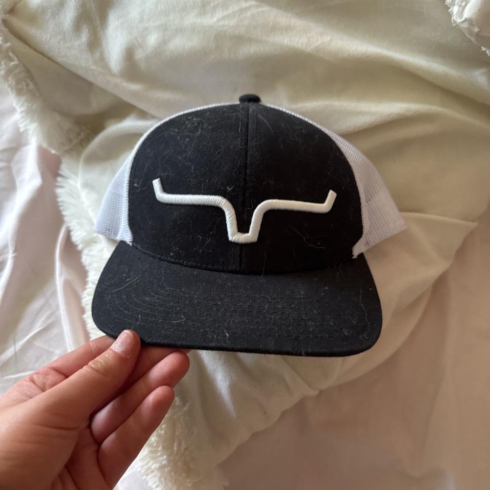 Kimes Ranch Black and White Cap